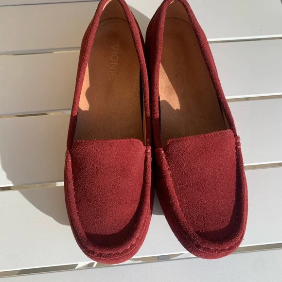 Vionic burgundy suede loafers size 8.5 - Picture 2 of 16